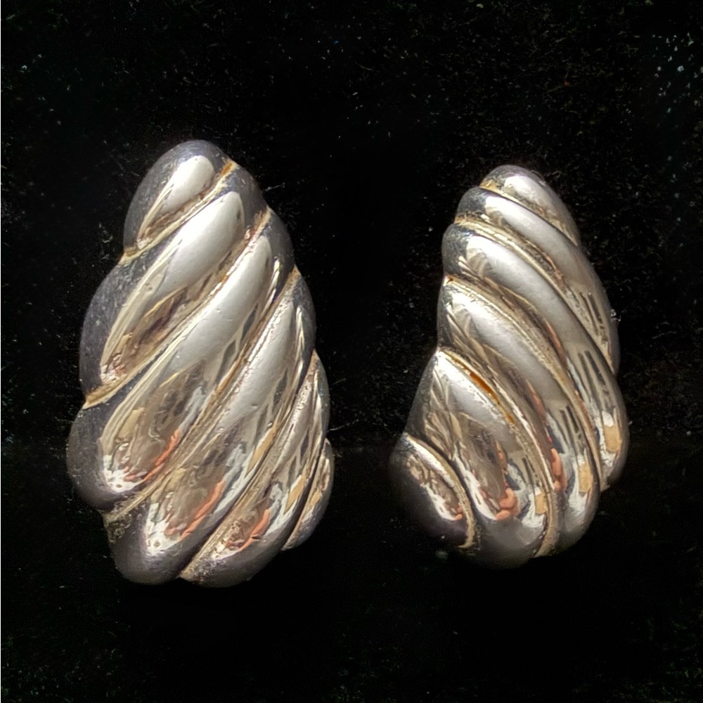 Marked Fernando Originals Inc Elegant Silver-Tone Swirl Clip-On Earrings